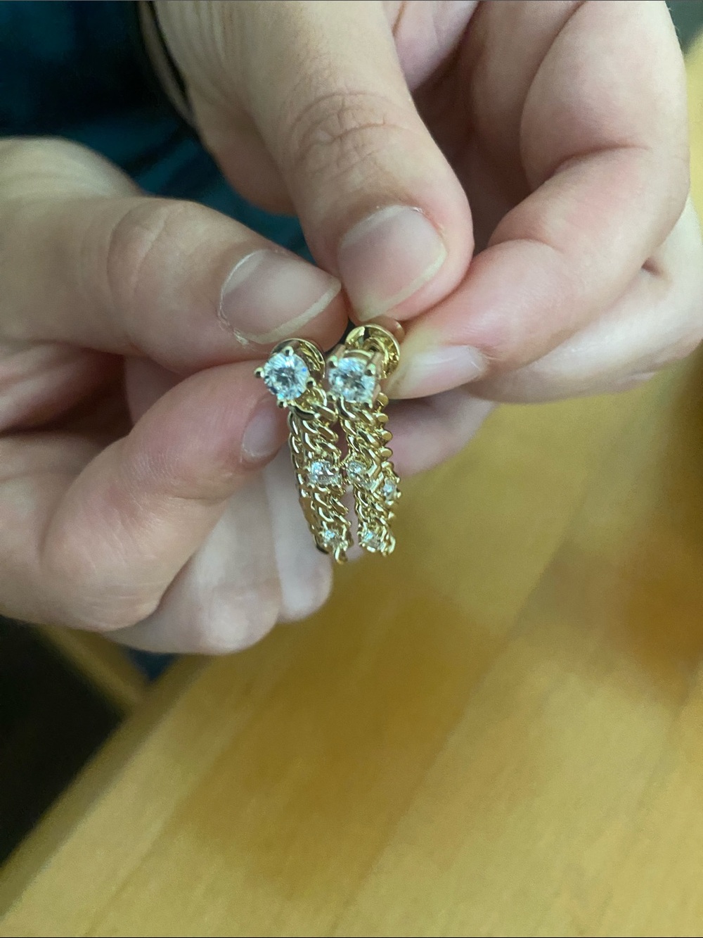 Melinda Maria Julian Triple Diamond 5mm Soft Chain Hoops
Gold|White Diamondettes - Picture 5 of 5